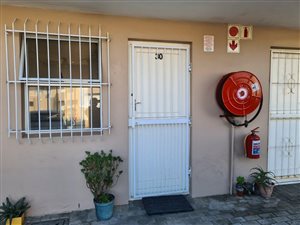 1 Bed Apartment in Bothasig