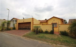 3 Bedroom House in Bromhof