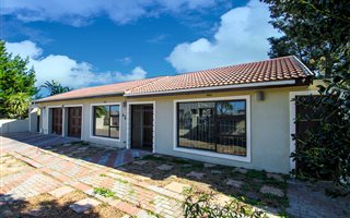 5 Bedroom House in Hoogstede