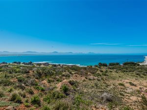 8692 m² Land available in De Bakke