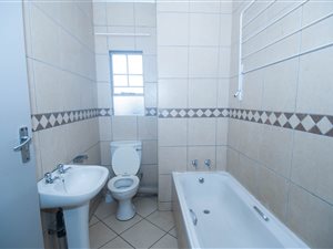 2 Bed Apartment in Eloffsdal