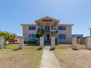 9 Bed House in Hartenbos Heuwels