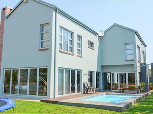 4 Bed House in Hazeldean (Silverlakes Surroundings)