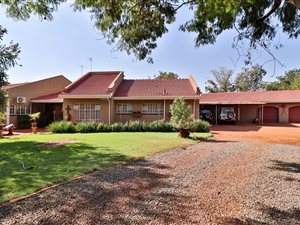 2 ha Farm in Roodeplaat