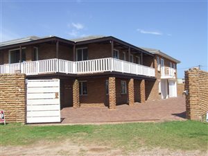 4.5 Bed House in Bettys Bay