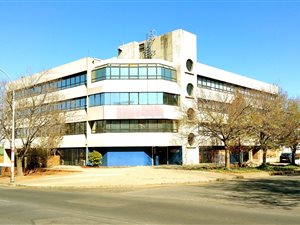 4800 m² Office Space in Marlands