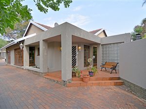 4 Bed House in Florida Glen