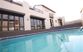 4 Bedroom House in Waterfall Estate