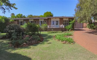 4 Bedroom House in Eldoraigne
