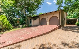 4 Bedroom House in Kloofendal