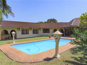 4 Bed House in Meerensee