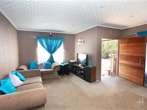 3 Bed House in Edelweiss