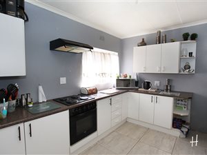 3 Bed House in Edelweiss