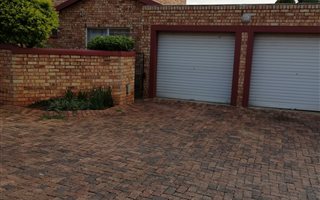 4 Bedroom Townhouse in Allens Nek