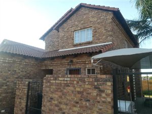 3 Bed Duplex in Amberfield Manor