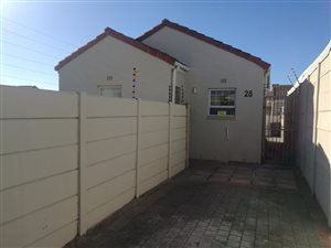 3 Bed House in Strandfontein