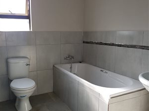 1 Bed Garden Cottage in Bloubosrand
