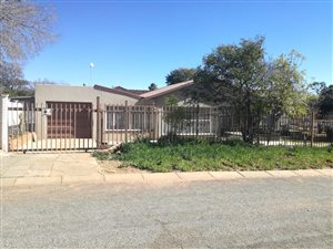 3 Bed House in Roosheuwel
