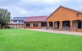 4 Bedroom House in Lenasia