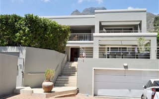 4 Bedroom House in Vredehoek