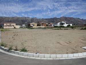 1190 m² Land available in Gustrouw