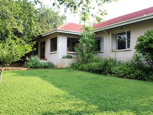 4 Bedroom House in Protea Park