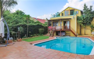 4 Bedroom House in Kensington