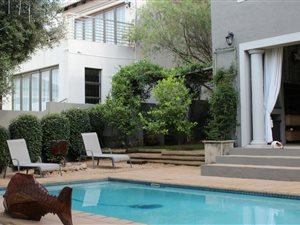 5 Bed House in Blue Valley Golf Estate