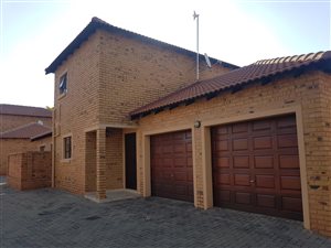 3 Bed Townhouse in Silver Lakes
