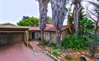 5 Bedroom House in Rooihuiskraal