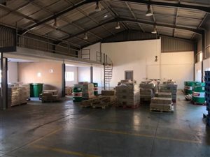 801 m² Industrial space in Rooihuiskraal