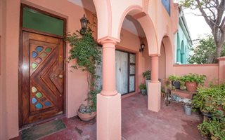 6 Bedroom House in Walmer Estate