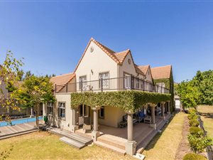5 Bedroom House in Boschenmeer Golf Estate