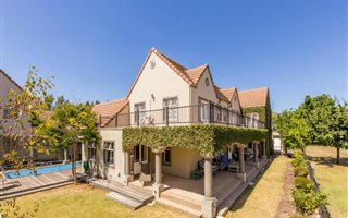 5 Bedroom House in Boschenmeer Golf Estate