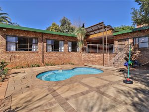 4 Bed House in Zwartkop