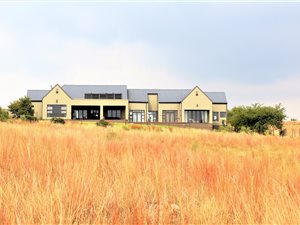 2.4 ha Farm in Honingklip AH