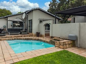 3 Bed House in Northwold Gardens