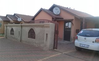 2 Bedroom House in Protea Glen