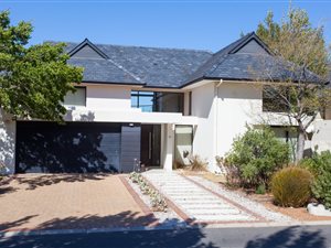4 Bed House in Pearl Valley