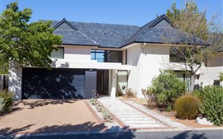 4 Bedroom House in Pearl Valley
