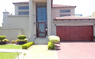 6 Bedroom House in Blue Hills