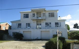 4 Bedroom House in Suiderstrand
