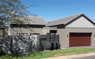 4 Bedroom House in Bronberg