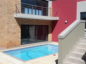 4 Bed House in Bronberg