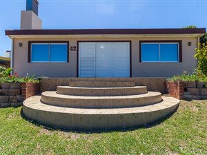 3 Bed House in Gordons Bay Central