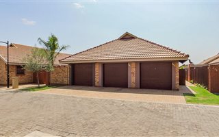 3 Bedroom Apartment in Montana Gardens