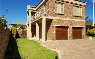 4 Bedroom House in Highveld