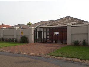 3 Bed House in Aerorand