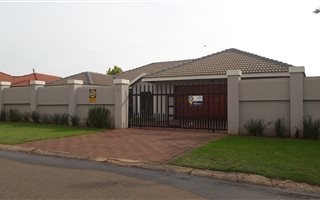 3 Bedroom House in Aerorand