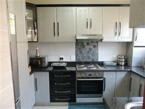 2.5 Bed Apartment in Westridge